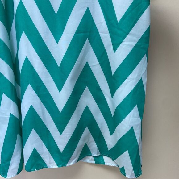 Cocolove Green Sleeveless Chevron Halter Mini Dress Size L Lined Back Zip - Picture 3 of 9
